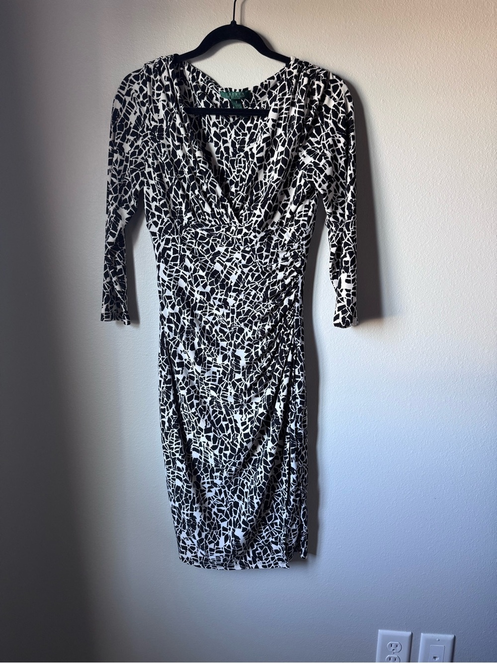 Lauren Ralph Lauren Black & White Patterned Ruched V-Neck Dress